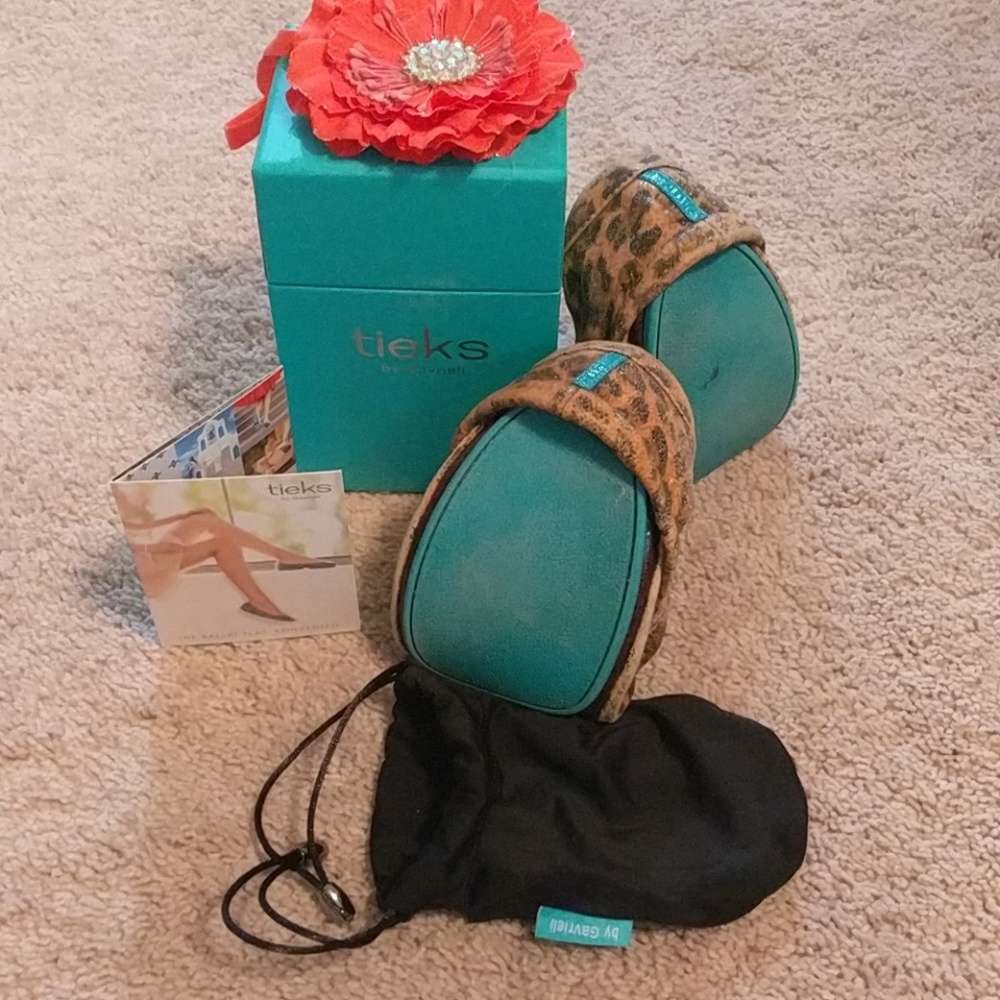 Leopard print Tieks size 8